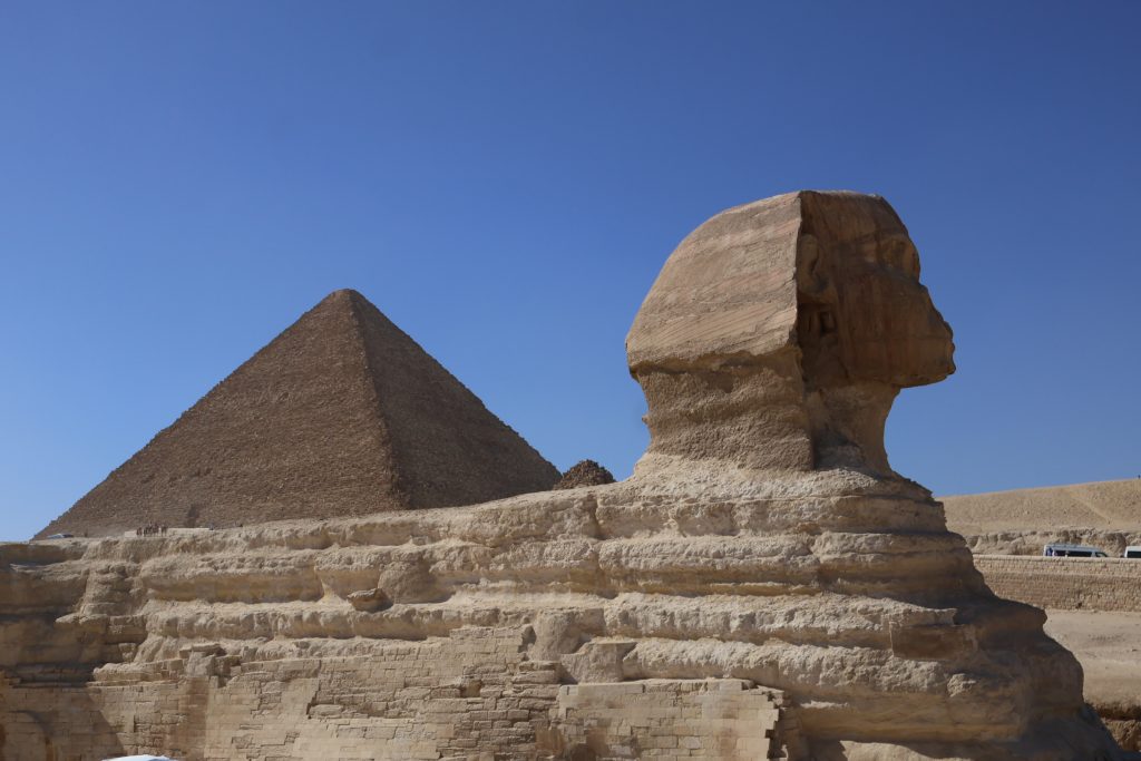 スフィンクスとピラミッド