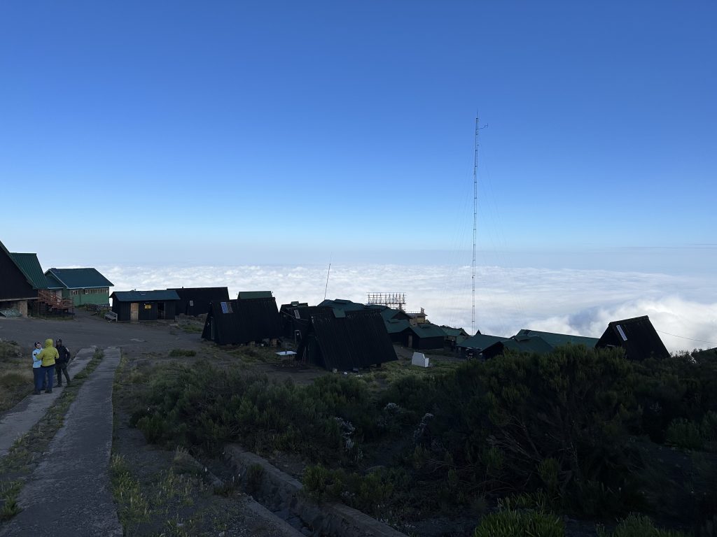 雲の上にある家