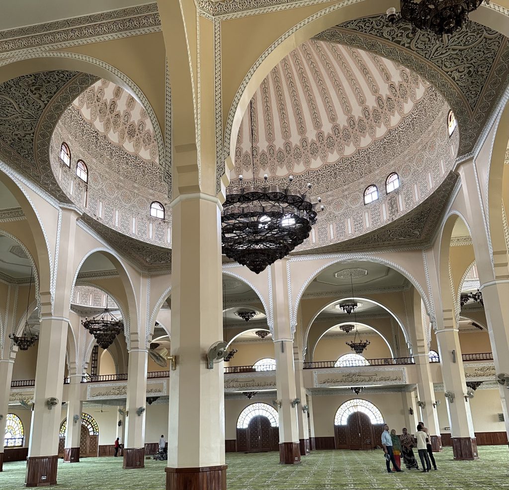 モスクの天井とドーム